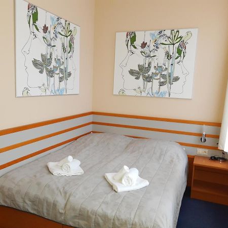 Hotel Air Holic Екстер'єр фото