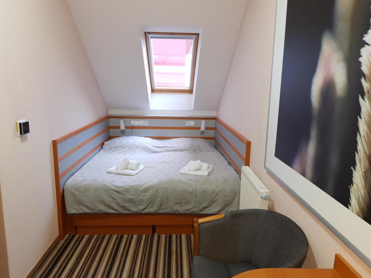 Hotel Air Holic Екстер'єр фото