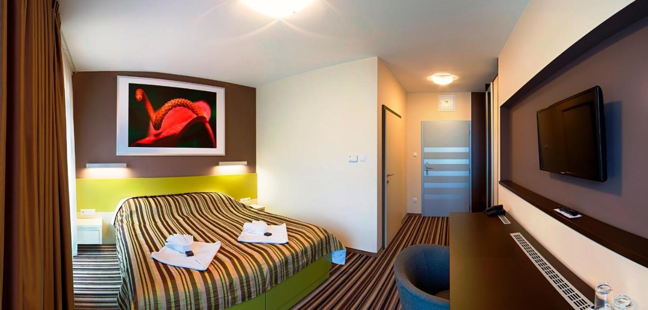 Hotel Air Holic Екстер'єр фото